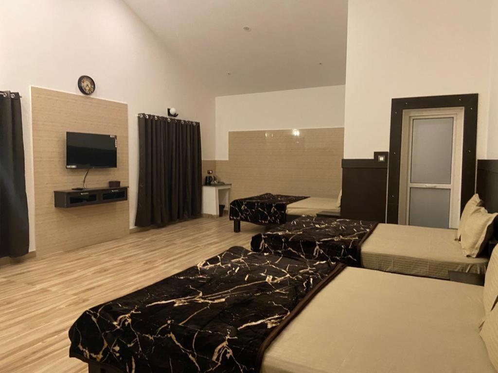 Rr Holiday Inn Kodaikanal Ngoại thất bức ảnh
